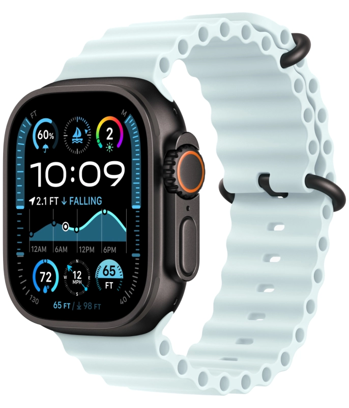 На фото изображено Apple Watch Ultra 2 GPS + Cellular, 49 мм, корпус из черного титана, ремешок Ocean цвета «‎ледяной синий»