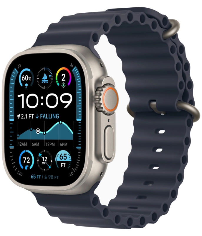 На фото изображено Apple Watch Ultra 2 GPS + Cellular, 49 мм, корпус из бежевого титана, ремешок Ocean тёмно-синего цвета
