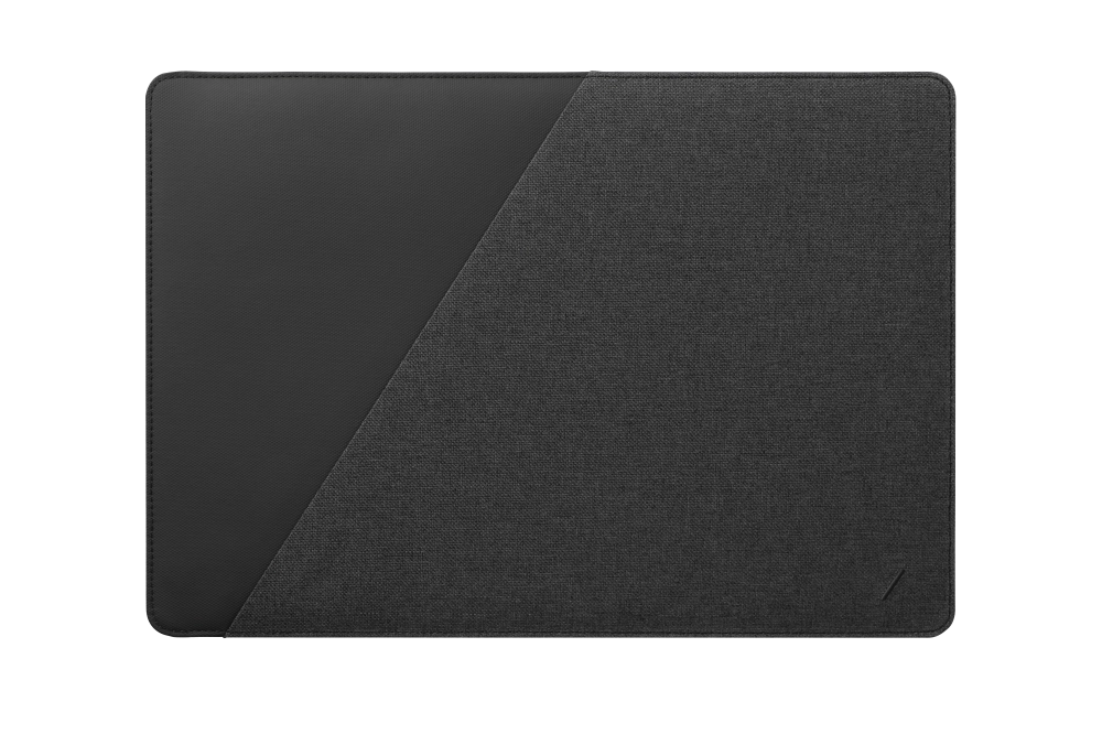 На фото изображено Защитный чехол Native Union Slim Sleeve для MacBook 13", серый